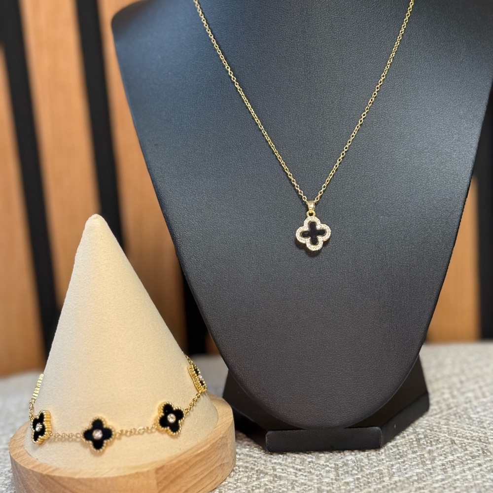 Elegant Gold and Black Clover Necklace and Bracelet Set